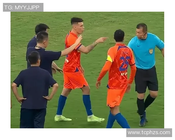 当足球明星意外踢到球迷引发的热议与反思