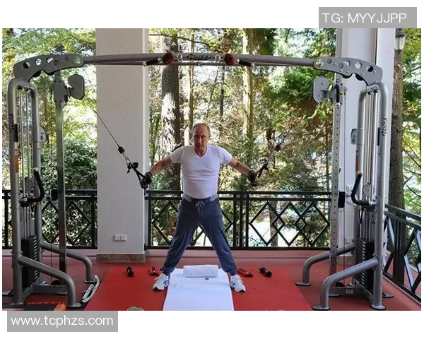 足球明星的人鱼线背后的训练秘密与饮食秘诀揭秘 足球明星的人鱼线背后的训练秘密与饮食秘诀揭秘